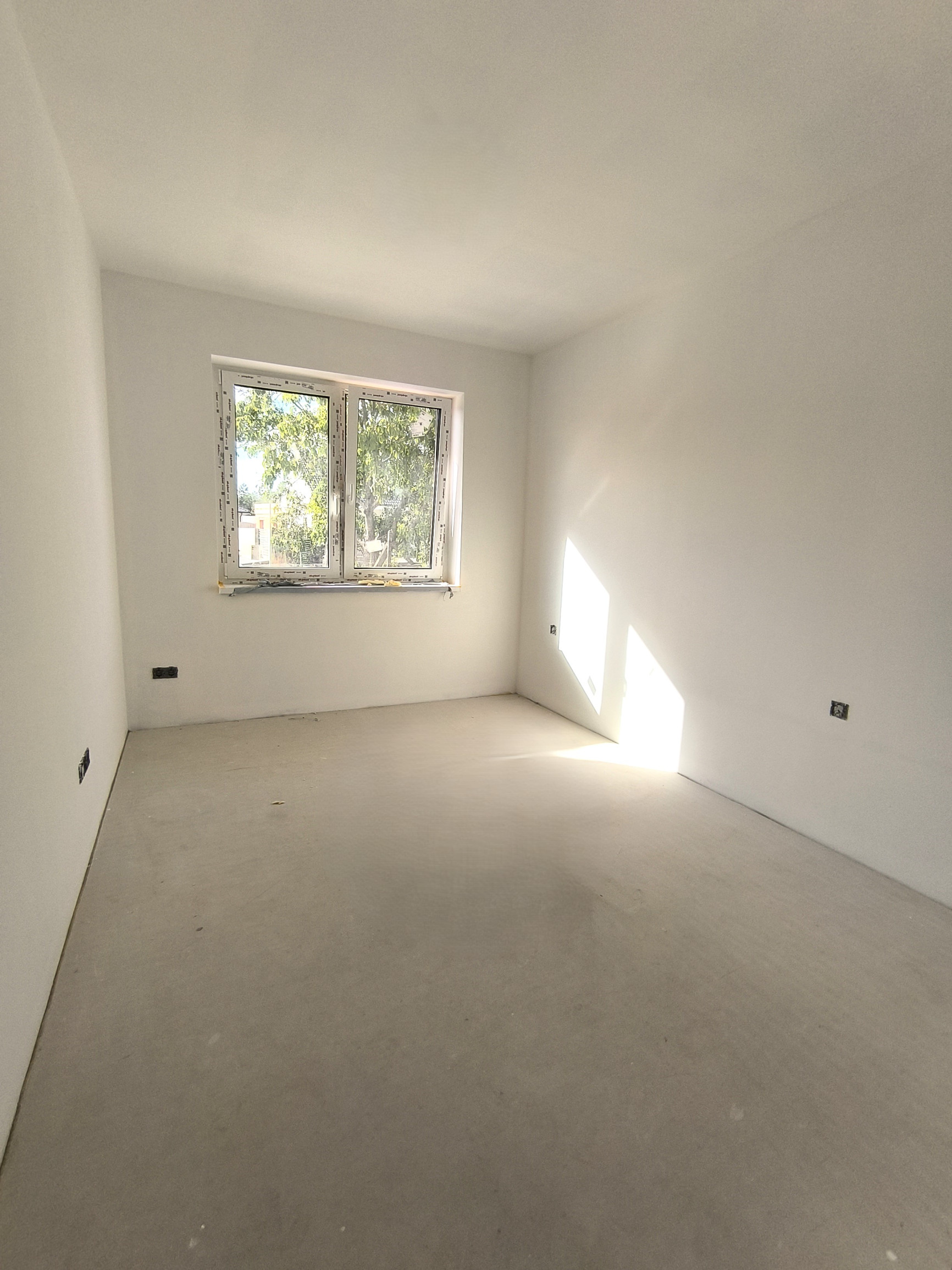 Na predaj moderný 3‑izbový radový dom s vlastným dvorom – novostavba „na kľúč“