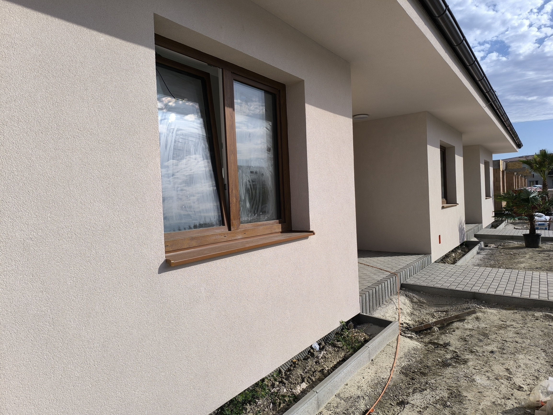 Na predaj moderný 3‑izbový radový dom s vlastným dvorom – novostavba „na kľúč“