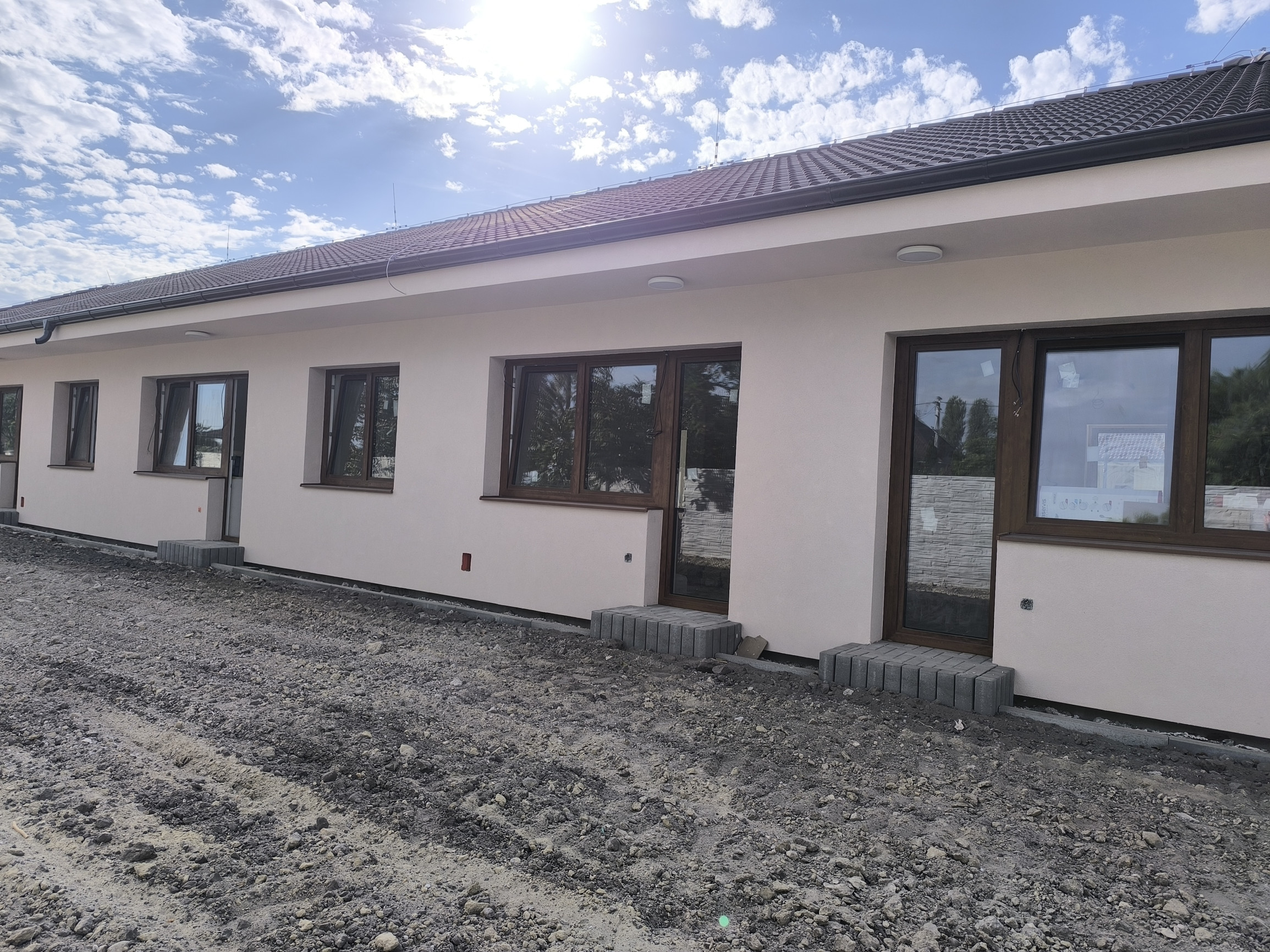 Na predaj moderný 3‑izbový radový dom s vlastným dvorom – novostavba „na kľúč“