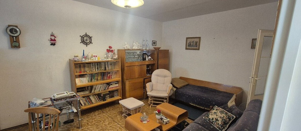 Na predaj priestranný 2‑izbový byt na Meštianskej ulici v Komárne
