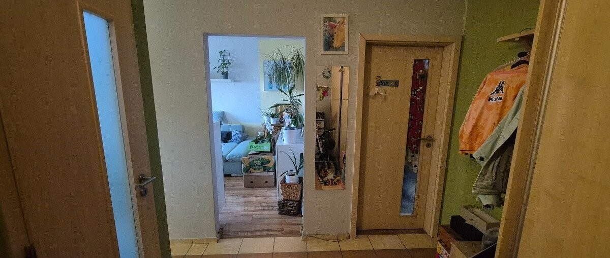 Priestranný a zrekonštruovaný 2-izbový byt s loggiou na ul. Biskupa Királya v Komárne