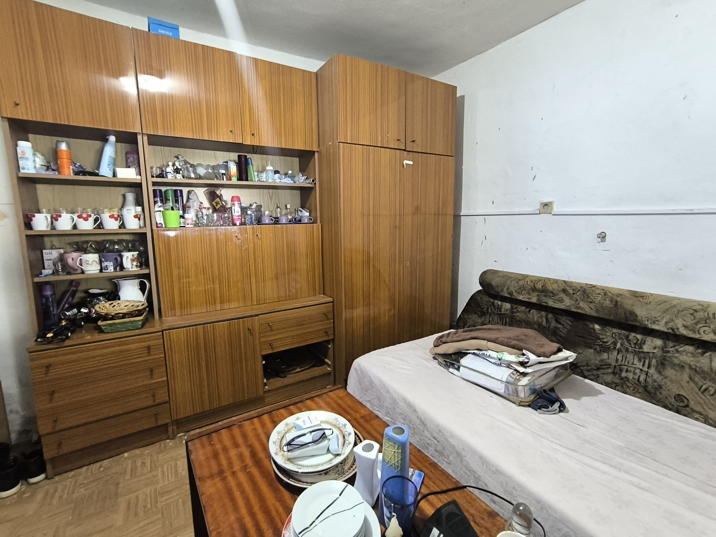 NA PREDAJ STARŠÍ 3-IZBOVÝ RODINNÝ DOM S VEĽKOU ZÁHRADOU – GBELCE