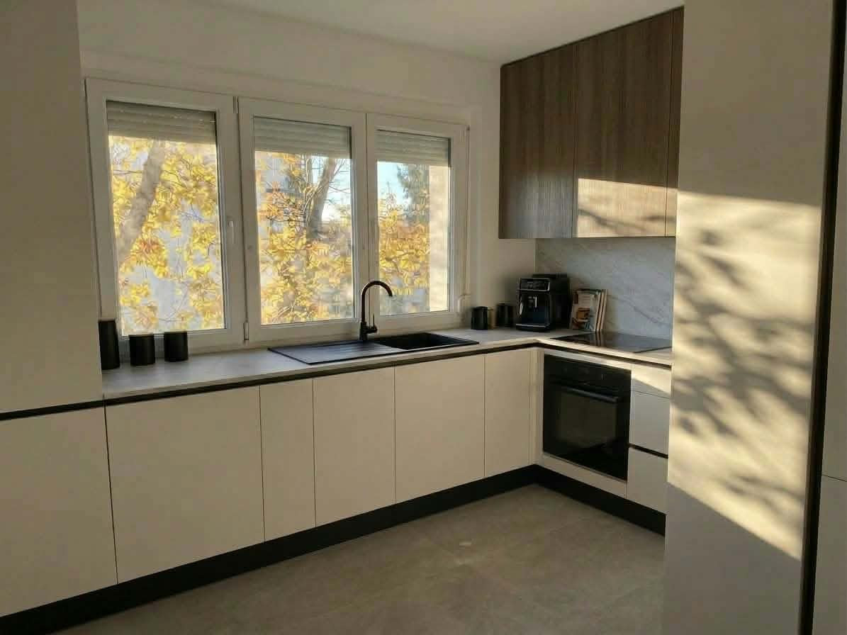 Ponúkam Vám na predaj exkluzívne zrekonštruovaný, moderný 3‑izbový byt s loggiou,