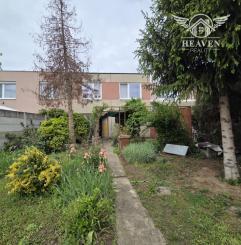 Ponúkame na predaj rodinný dom v pôvodnom stave v Kolárove vo veľmi dobrej lokalite!