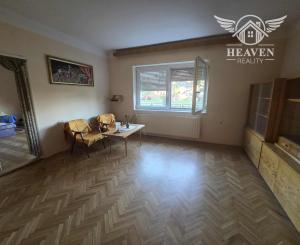 Ponúkame na predaj veľký rodinný dom v Iži