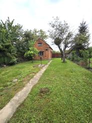 Ponúkame na predaj rodinný dom v pôvodnom stave v Kolárove vo veľmi dobrej lokalite!