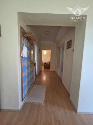 Ponúkame na predaj veľký rodinný dom v Iži