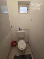 Ponúkame na predaj veľký rodinný dom v Iži