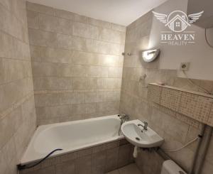 Ponúkame na predaj 1-izbový na Hviezdoslavovej ulici v Komárne