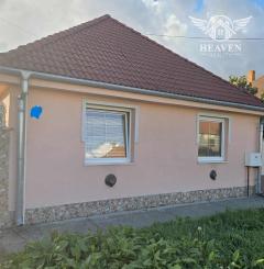 Ponúkame na predaj  rodinný dom v meste Kolárovo