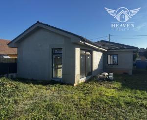 Ponúkame na predaj rodinný dom v Zemnom