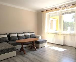 Ponúkame na prenájom 2 izbový byt v Komárne