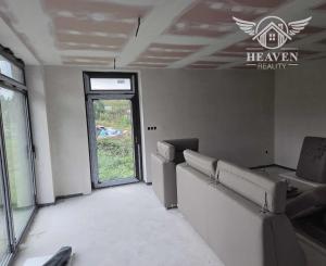 Ponúkame na predaj rodinný dom v Zemnom