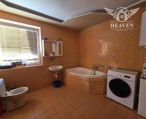 Ponúkame na predaj  rodinný dom v meste Kolárovo