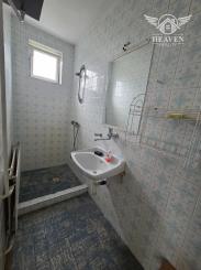 Exkluzívne ponúkame na predaj poschodový rodinný dom v tichej lokalite mesta Kolárovo.