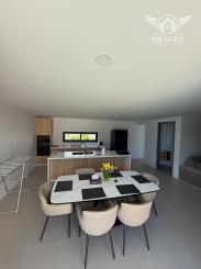 Ponúkame na predaj vilu v krásnom prostredí Thajska.