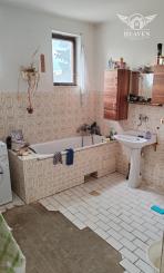 Exkluzívne ponúkame na predaj poschodový rodinný dom v tichej lokalite mesta Kolárovo.