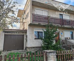 Exkluzívne ponúkame na predaj poschodový rodinný dom v tichej lokalite mesta Kolárovo.