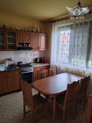 Exkluzívne ponúkame na predaj poschodový rodinný dom v tichej lokalite mesta Kolárovo.