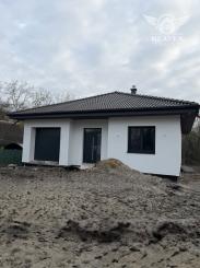 Ponúkame predaj: 4‑izbový rodinný dom – Bodza, okres Komárno.