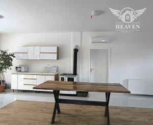 Predaj – kompletne zrekonštruovaný 4‑izbový rodinný dom v Nesvadoch