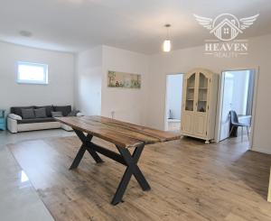 Predaj – kompletne zrekonštruovaný 4‑izbový rodinný dom v Nesvadoch