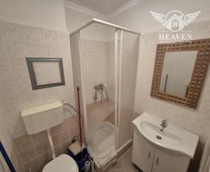 Na predaj ponúkame príjemný, kompletne zrekonštruovaný 2‑izbový byt na ulici Priateľstva.