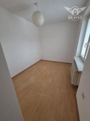 Na predaj ponúkame príjemný, kompletne zrekonštruovaný 2‑izbový byt na ulici Priateľstva.