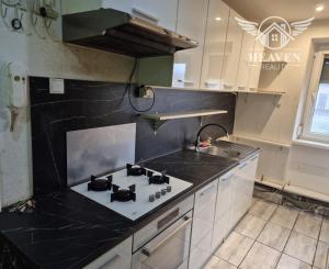 Ponúkame priestranný 3‑izbový byt po rekonštrukcii v tichej lokalite KN