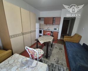 Na predaj: Priestranná garzónka s balkónom v obľúbenej lokalite – Komárno, ul. Eötvösa