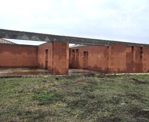 Ponúkame na predaj rozostavanú stavbu v Kolárove