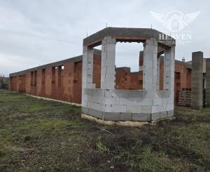 Ponúkame na predaj rozostavanú stavbu v Kolárove