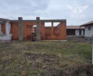 Ponúkame na predaj rozostavanú stavbu v Kolárove