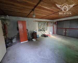 Ponúkame na predaj rodinný dom v Iži