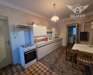 Ponúkame na predaj rodinný dom v Iži