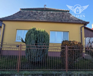 Ponúkame na predaj rodinný dom v Iži