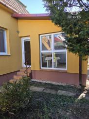 Ponúkame na predaj rodinný dom v Iži