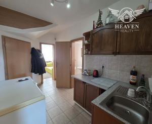 Ponúkame na predaj poschodový dom v Chotíne