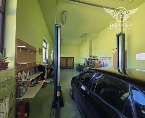 Ponúkame na predaj poschodový dom v Chotíne