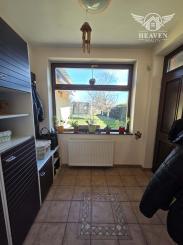 Ponúkame na predaj poschodový dom v Chotíne