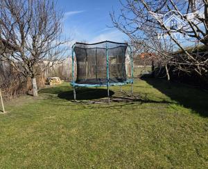 Ponúkame na predaj poschodový dom v Chotíne