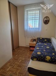 Ponúkame na predaj poschodový dom v Chotíne