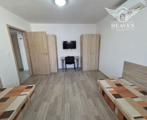 Ponúkame na prenájom 8 zrekonštruovaných zariadených 1 izbových tehlových bytov v Komárne .