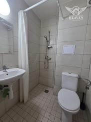 Ponúkame na prenájom 8 zrekonštruovaných zariadených 1 izbových tehlových bytov v Komárne .