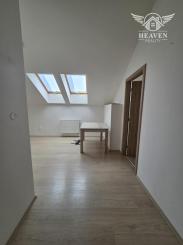 Ponúkame na prenájom 2 zrekonštruované zariadené 3 izbové tehlové byty v Komárne .