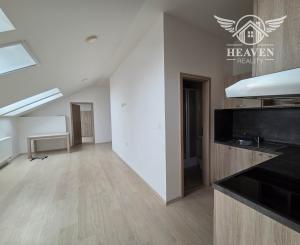 Ponúkame na prenájom 2 zrekonštruované zariadené 3 izbové tehlové byty v Komárne .