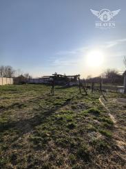 Ponúkame na predaj štýlový dom s veľkým pozemkom a garážou