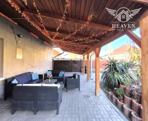 Ponúkame na predaj štýlový dom s veľkým pozemkom a garážou