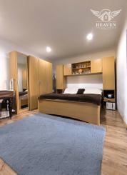 Ponúkame na predaj štýlový dom s veľkým pozemkom a garážou