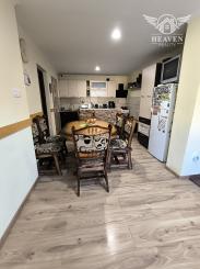 Ponúkame na predaj štýlový dom s veľkým pozemkom a garážou